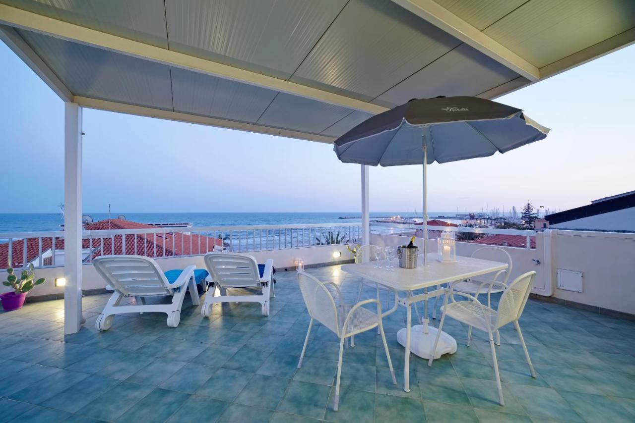Archimede, Appartamento Con Vista In Centro A Marina Di Ragusa Eksteriør bilde